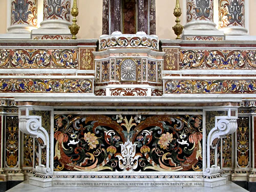 Altare della Chiesa Parrocchiale di Sant'Agata (foto Giuseppe Ruggiero).