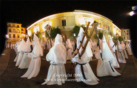 La processione bianca del Venerdì Santo a Sorrento